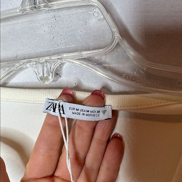 Zara Off White V-Neck Bodysuit. Size Medium. New With Tag. - Picture 6 of 8